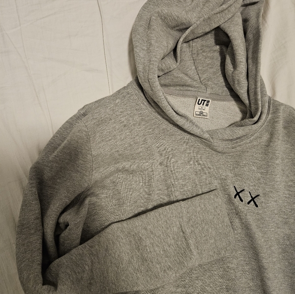 🩶SOLD🩶Uniqlo Kaws Sesame Street Hoodie Pullover Sweatshirt - Picture 3 of 5